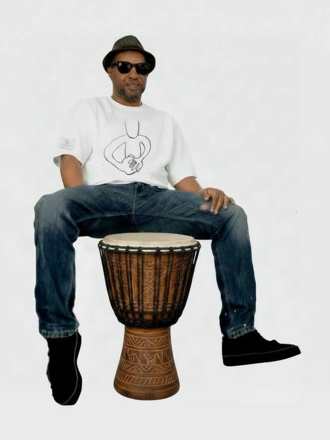 PARADISO-no1-limited-white-tshirt-250one-liner-on-the-back-solo-model-play-djembe.1.pic